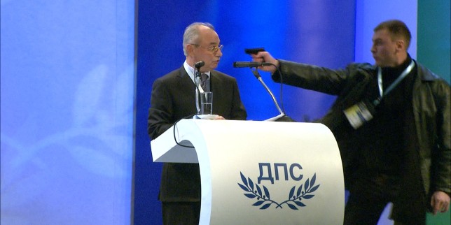 Какво става