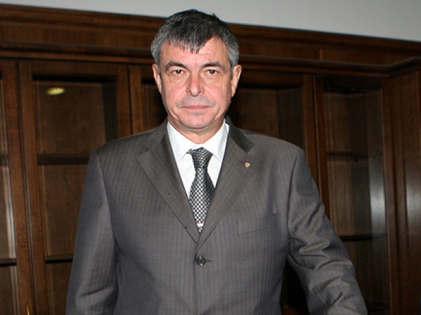 Уволненият шеф на охраната на Доган го пазел извънредно в залата