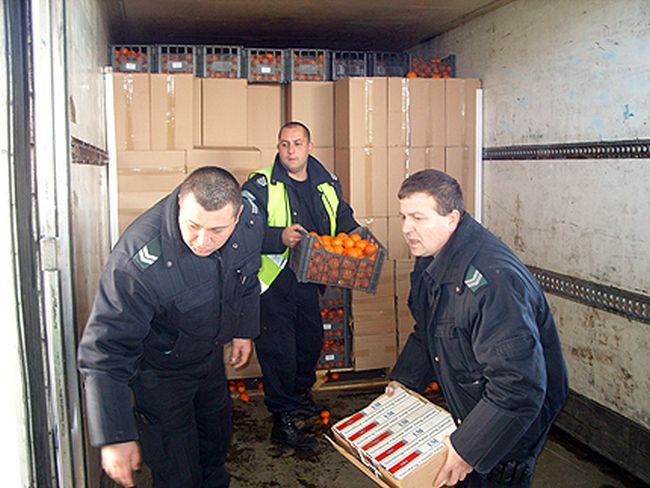 Провокират митничари с въпроси за лоялност