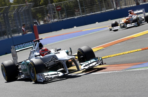 Клошари разграбват писта за Формула 1 във Валенсия