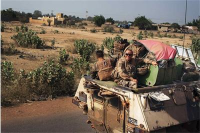 Джихадисти пускат снимка на самолет, насочен към Айфеловата кула