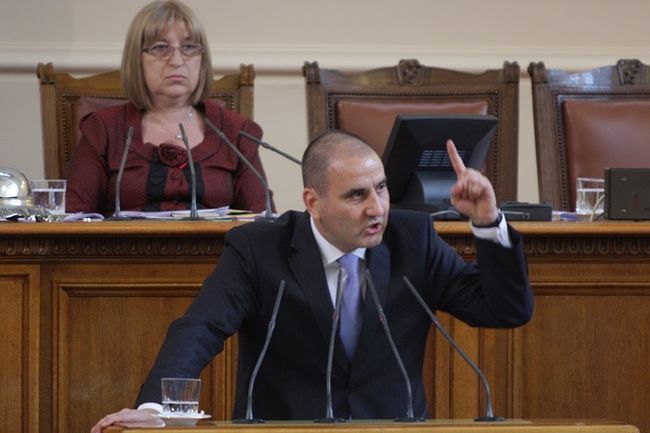 Цветанов към Костов: Не ме обичате, но няма да се женя за дъщеря ви!