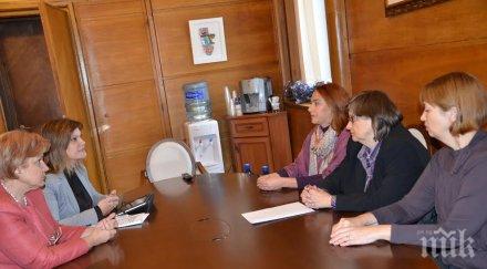 менда стоянова ирена соколова срещнаха представители работещите библиотеки музеи галерии