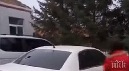 отмъщение съпруга направи пух прах колата мъжа заради изневяра видео