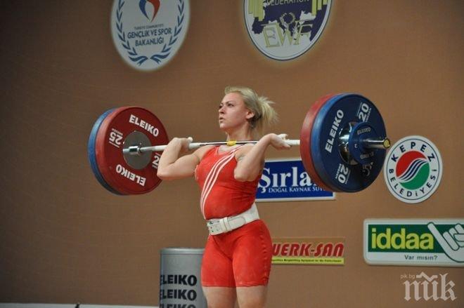 Боянка Костова постави два световни рекорда