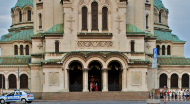 Протече покривът на катедралния храм „Свети Александър Невски” 
