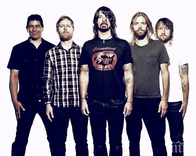 Foo Fighters посветиха безплатен албум на жертвите на парижките атентати 