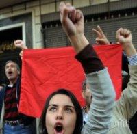 Демонстранти са разбили прозорците на турското посолство в Москва
