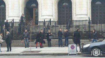 извънредно пик сигнал бомба изпразни съдебната палата снимки