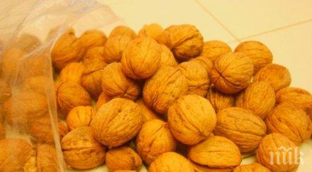 откраднаха тон орехи къща риш