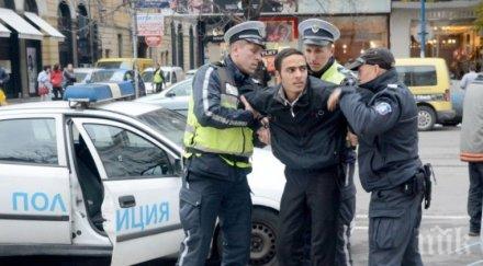 бежанец опита нахлуе съдебната палата задържаха