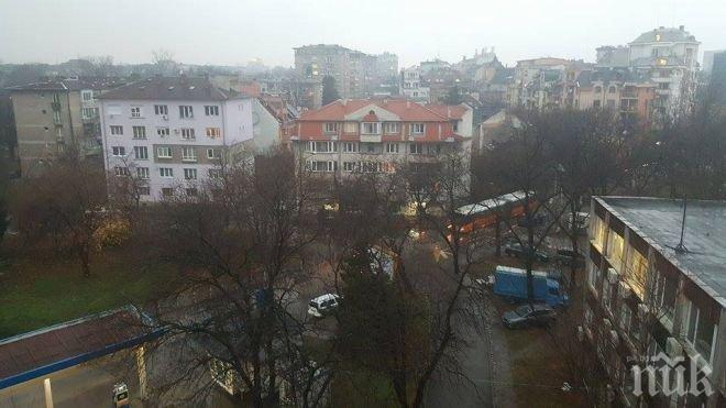 Извънредно! Адска буря се изви над София (снимки)