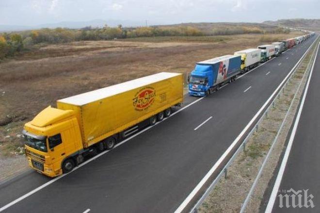 Камионите от Турция имат затруднения при преминаването на грузинско-руската граница