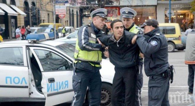 Бежанец опита да нахлуе в Съдебната палата, задържаха го