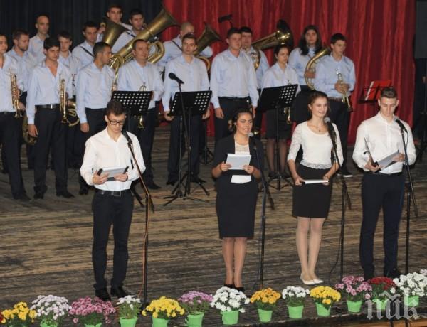 Гимназия в Монтана стана на 100 години