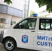 Митничари разкриха нелегална мобилна бензиностанция край паркинг в Русенско