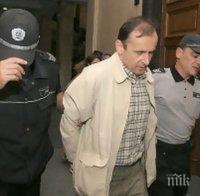 Вкараха в съда Вальо Топлото, окован във вериги