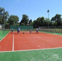 Васко Младенов гази в Тунис