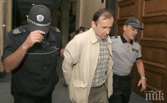 Вкараха в съда Вальо Топлото, окован във вериги