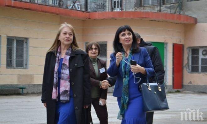 Зам. министър Кастрева посети Центъра за кариерно развитие във В. Търново