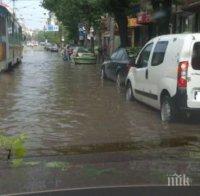 Потоп в столицата: Два булеварда са под вода