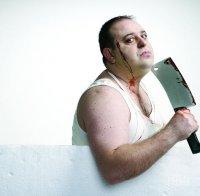 Любо Нейков гази закона! Актьорът се вози с перденца на прозорците