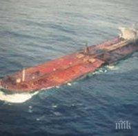 Нефтен танкер заседна край бреговете на Сахалин