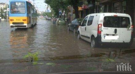 потоп столицата два булеварда вода