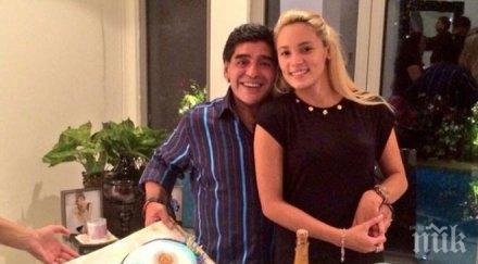 марадона вдига бесен купон хотел гонят