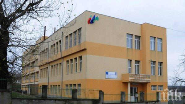 До другото лято: Пенсионират 5 хиляди учители 