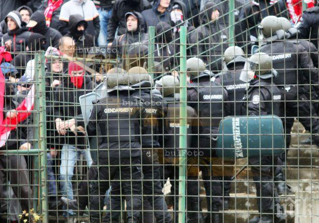 Ще накажат ли ЦСКА след екшъна в Перник? Фенове на армейците биха полицаи