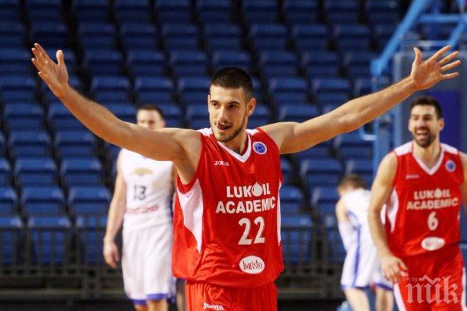 Лукойл Академик продължава без загуба
