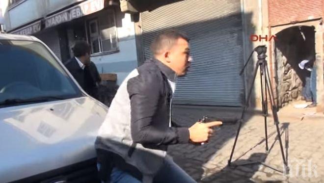 Ужас в Турция! Застреляха адвокат пред очите на мнозина (видео)