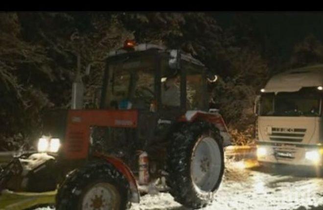 Хаос и задръствания на АМ „Хемус” заради снега