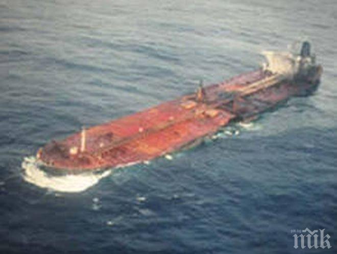 Нефтен танкер заседна край бреговете на Сахалин