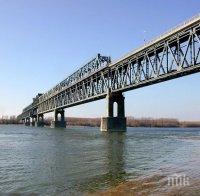 Безкасово плащане на камионите доведе до хаос на Дунав мост 