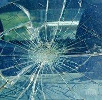 Пиян помля с тръба стъкло на кола в Перник