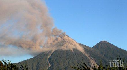 изригна вулканът фуего гватемала