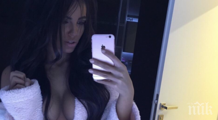 николета чукна поклонете кучки изригна плеймейтката