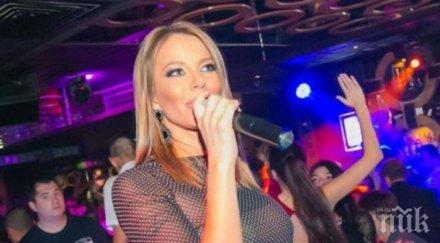 първо пик емилия развя деколтето снимка