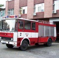 Пожарникари спасиха паднала в река възрастна жена 