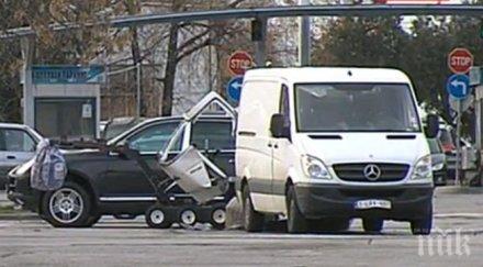 мъжете оставили буса летище софия арменци