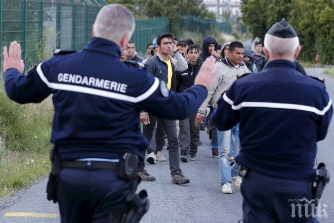 Нови сблъсъци с мигрантите на македонската граница! Полицията използва сълзтоврен газ 