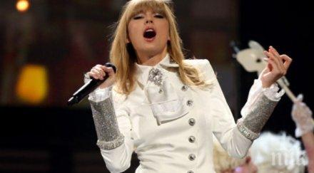 тейлър суифт подари екипа почивка бермудските острови