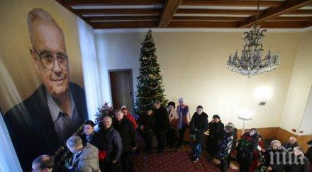 хиляди изпратиха големия режисьор елдар рязанов последния път