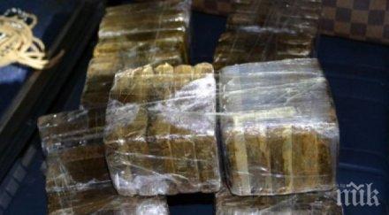 изоставен джип натоварени тона хашиш откриха испания