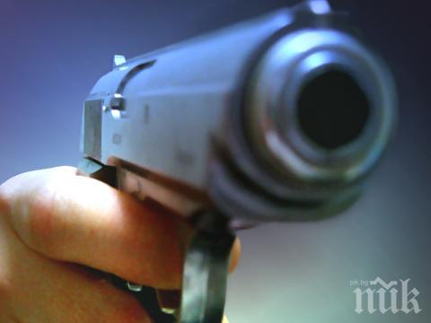 Двама души са убити и един е ранен при престрелка край Скопие
