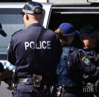 Неизвестен държи двама заложници в кафене в Мелбърн