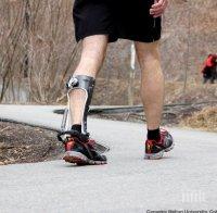 Изобретиха олекотен екзоскелет без батерии, които помага на болни да ходят и тичат