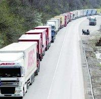 Опашка от камиони на Дунав мост няма, останаха боклуците